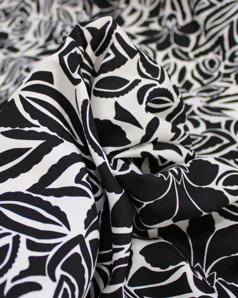 Tecido Crepe Sarjado Folhas e Flores Abstratas Preto e Offwhite