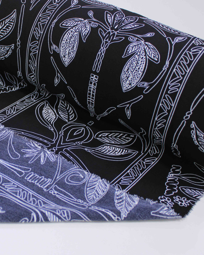 Tecido Crepe Koshibo Ramos Abstratos em Listras Branco e Preto