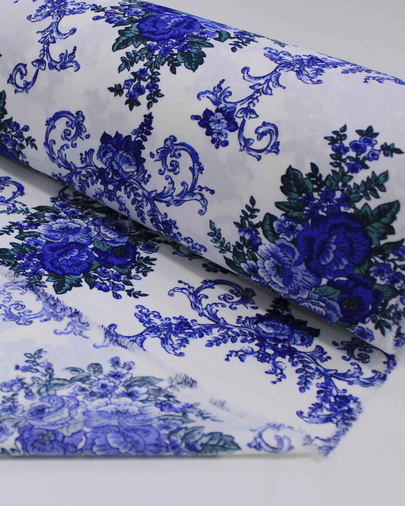 Tecido Crepe Sarjado Buquês de Flores Verde, Tons de Azul e Offwhite