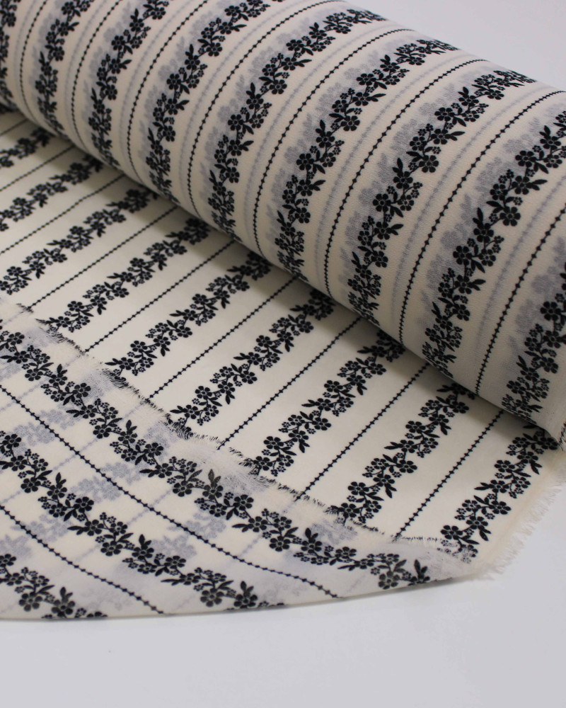Tecido Crepe Chiffon Grosso Micro Flores em Listras Preto e Creme