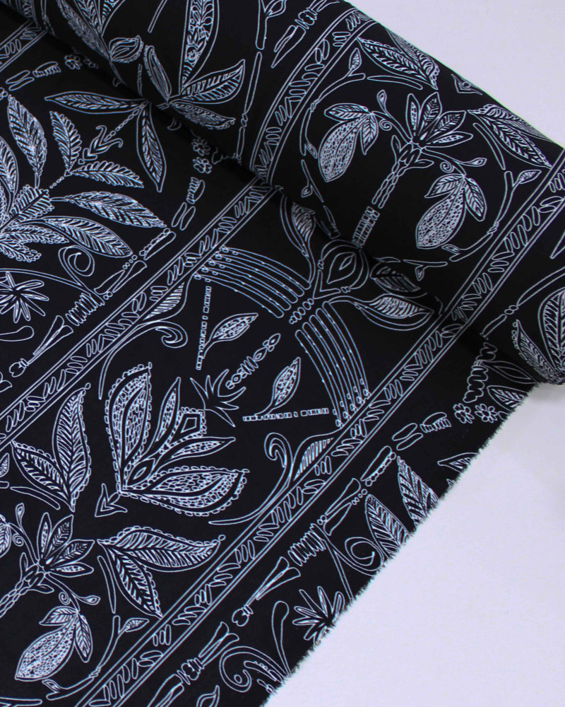 Tecido Crepe Koshibo Ramos Abstratos em Listras Branco e Preto