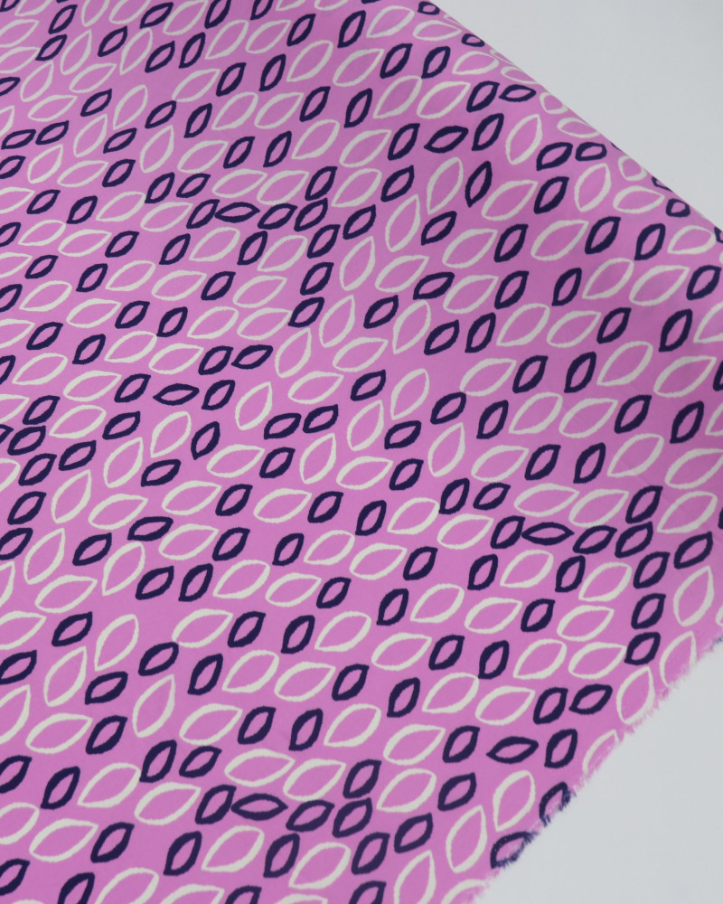 Tecido Viscose Folhas em Rascunho Branco, Azul Marinho e Rosa