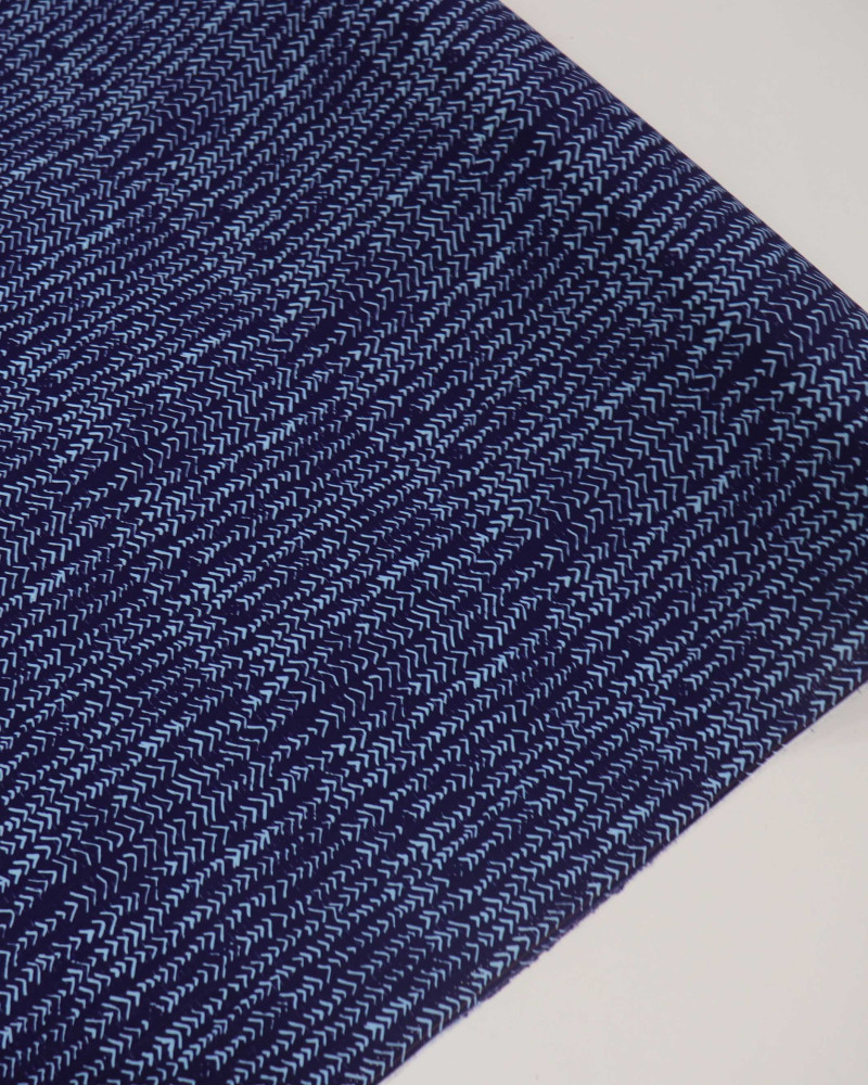 Tecido Viscose Texturizada Listras em Chevron Tons de Azul