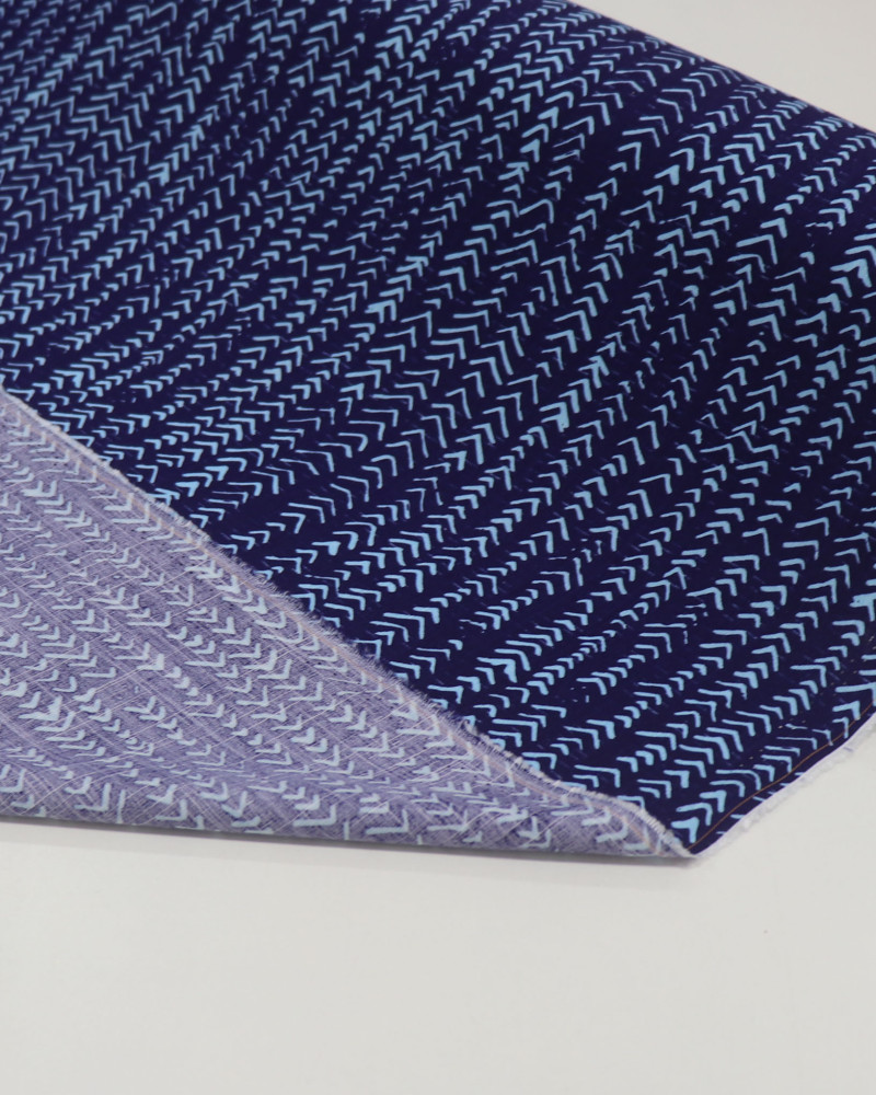 Tecido Viscose Texturizada Listras em Chevron Tons de Azul