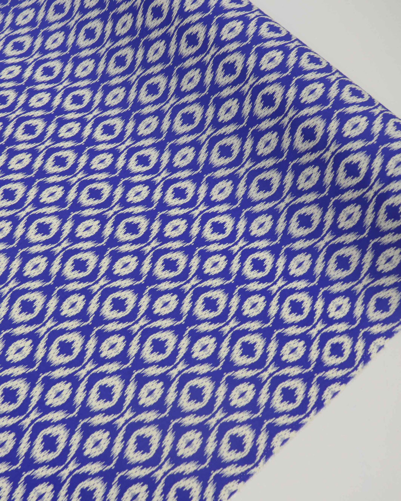 Tecido Viscose Texturizada Estampa Étnica Offwhite e Azul