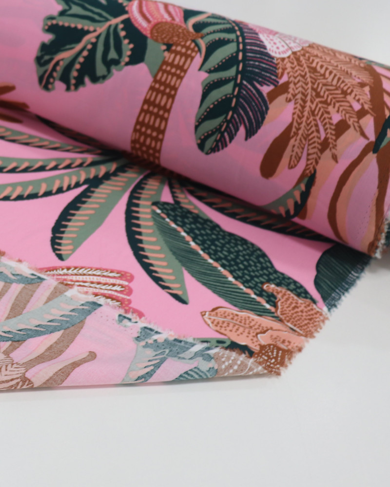 Tecido Viscose Macro Coqueiros e Tucanos Marrom, Verde e Rosa