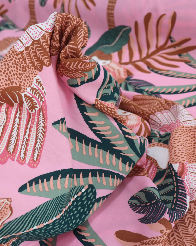 Tecido Viscose Macro Coqueiros e Tucanos Marrom, Verde e Rosa
