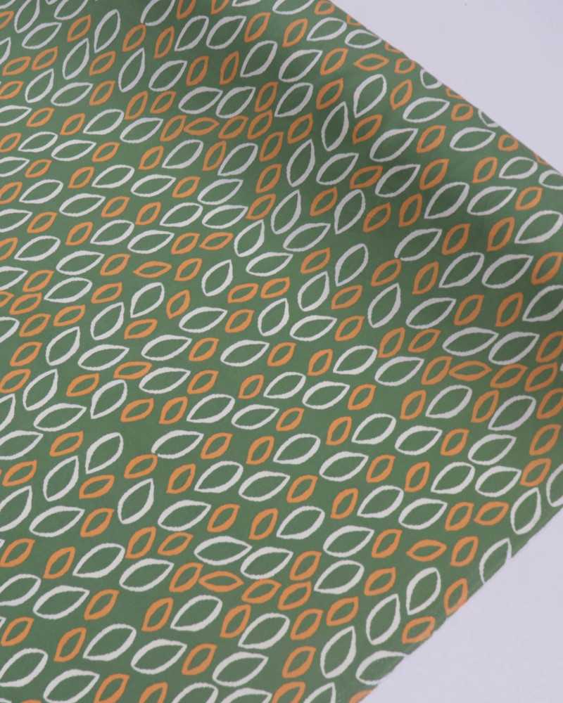 Tecido Viscose Folhas em Rascunho Branco, Laranja e Verde (1.7m)
