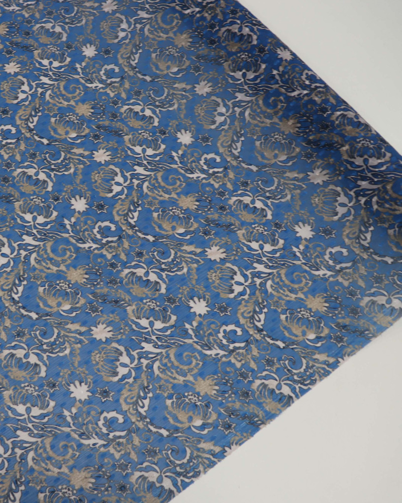 Tecido Crepe Chiffon Texturizado Italiano Brocado Ramos e Arabescos Tons de Bege e Azul