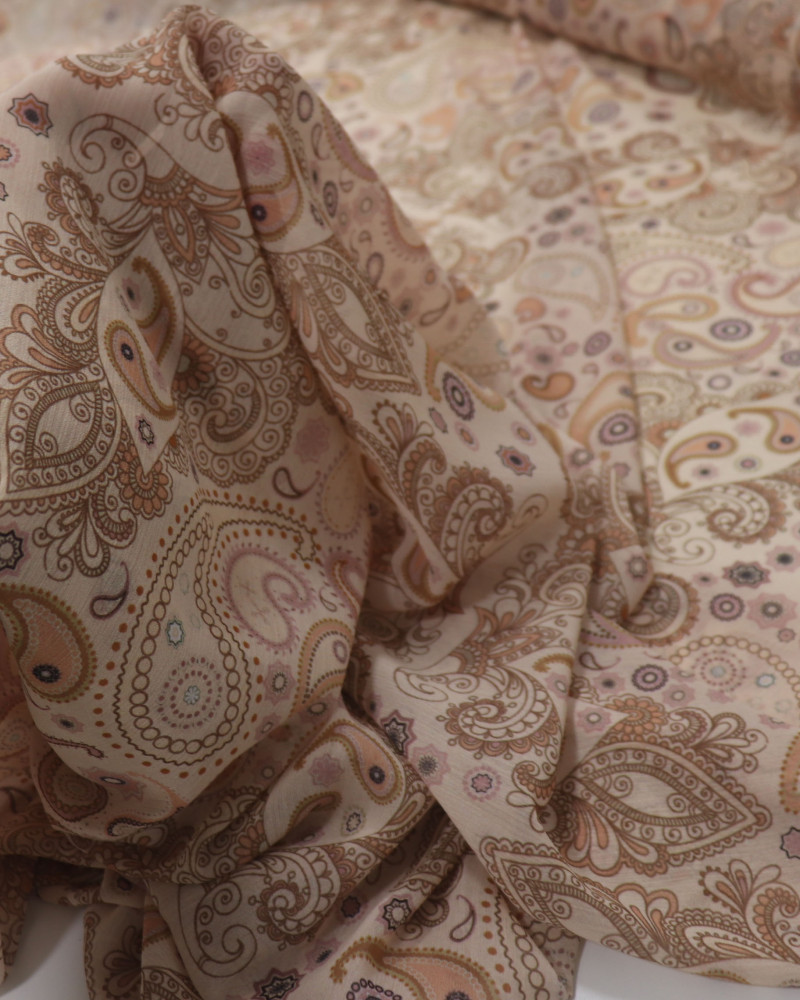 Tecido Crepe Chiffon Texturizado Italiano Paisley e Arabescos Tons de Nude