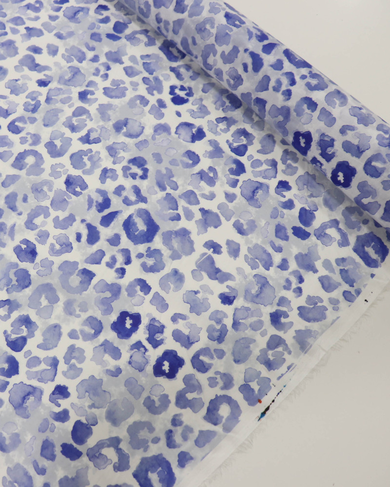 Tecido Cambraia de Algodão Italiano Animal Print Azul Jeans e Branco