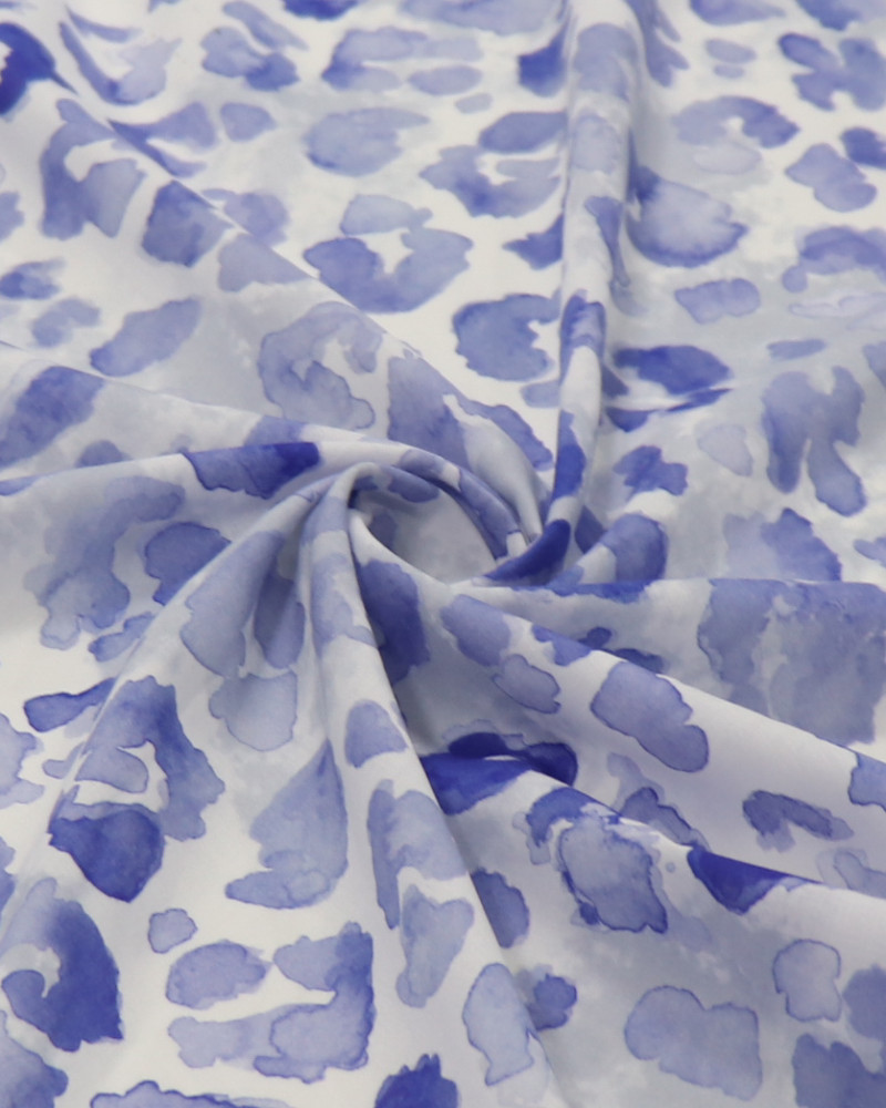 Tecido Cambraia de Algodão Italiano Animal Print Azul Jeans e Branco