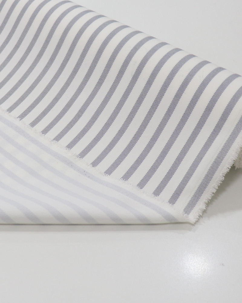 Tecido Crepe de Alfaiataria Italiano Listrado Estonado Offwhite e Cinza (COM DETALHES)