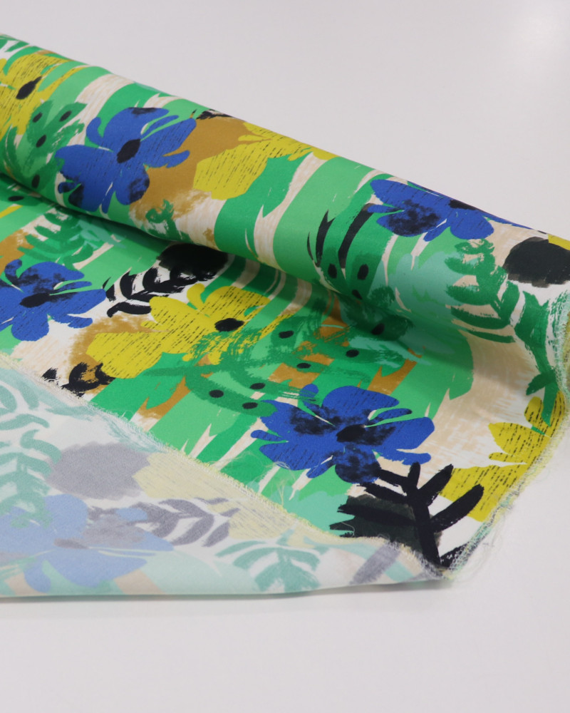 Tecido Viscose Mista Acetinado Italiano Ramos e Flores Amarelo, Azul e Tons de Verde