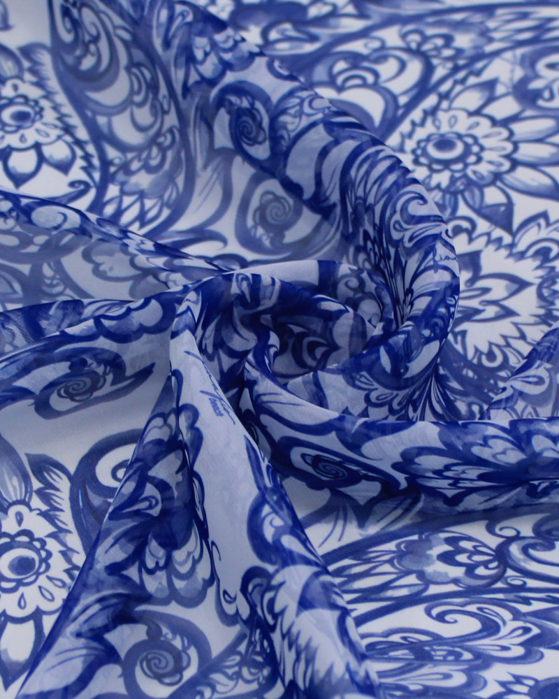 Tecido Crepe Chiffon Estampa Paisley e Flores Azul e Branco (1.7m)