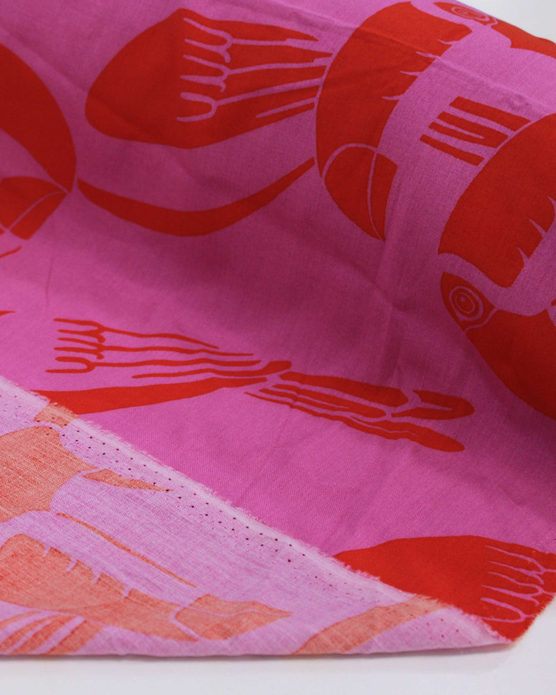 Tecido Viscose Premium Macro Tucanos Vermelho e Rosa