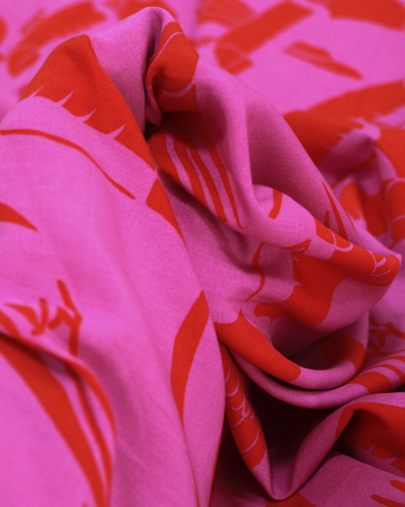Tecido Viscose Premium Macro Tucanos Vermelho e Rosa
