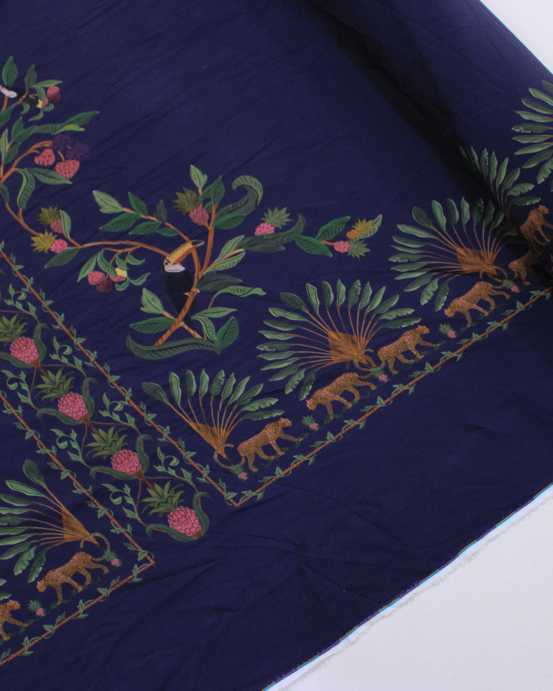 Tecido Viscose Premium Barrado Estampa Lenço Flora e Fauna Colorido e Azul Marinho Noite
