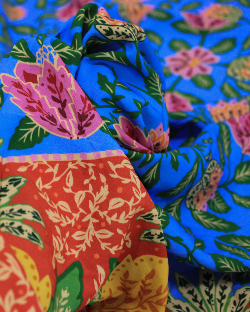 Tecido Viscose Premium Barrado Duplo Macro Floral e Ramos Colorido e Azul