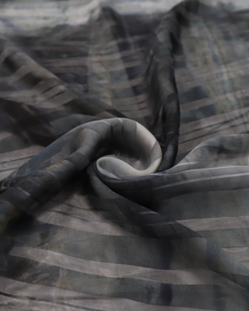 Tecido Crepe Chiffon Brocado Listras Tons de Cinza