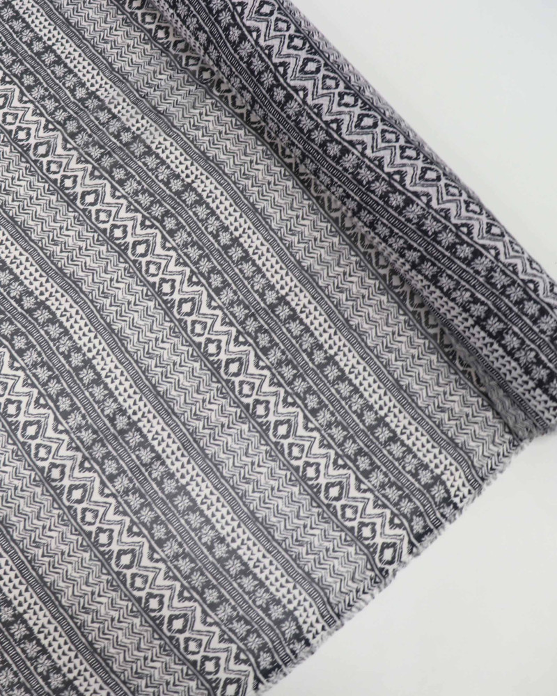 Tecido Crepe Chiffon Micro Barrado Étnico P/B