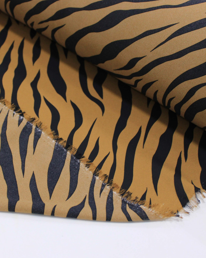 Tecido Crepe Koshibo Leve Animal Print Preto e Marrom