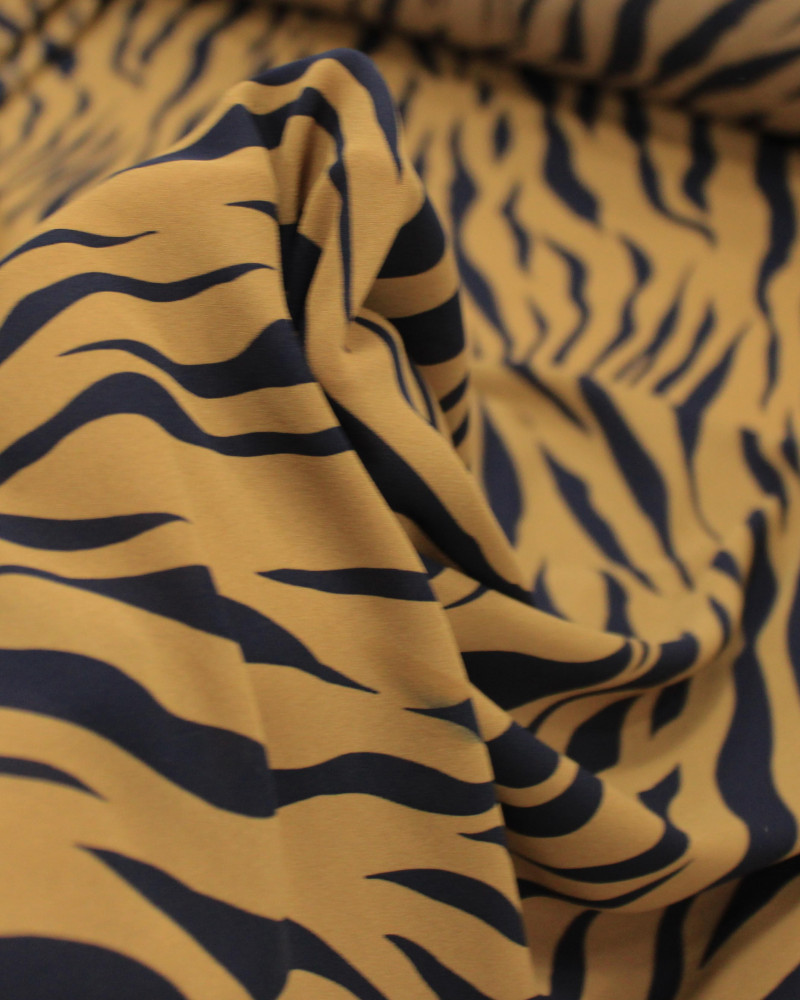 Tecido Crepe Koshibo Leve Animal Print Preto e Marrom