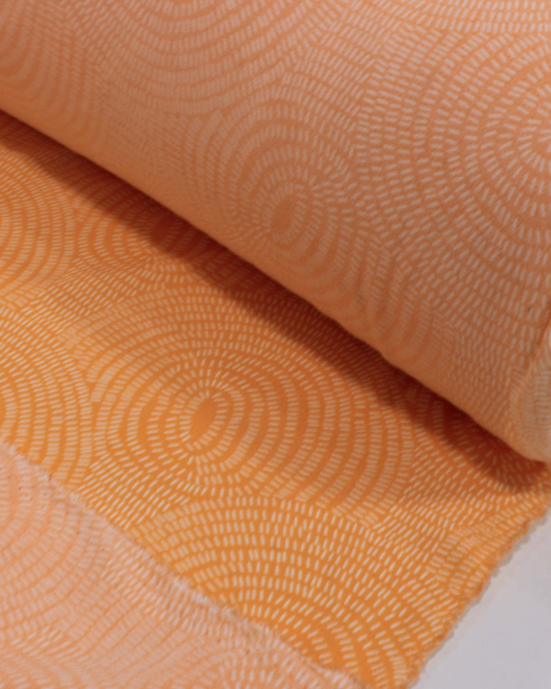 Tecido Crepe de Viscose Círculos em Riscos Branco e Laranja
