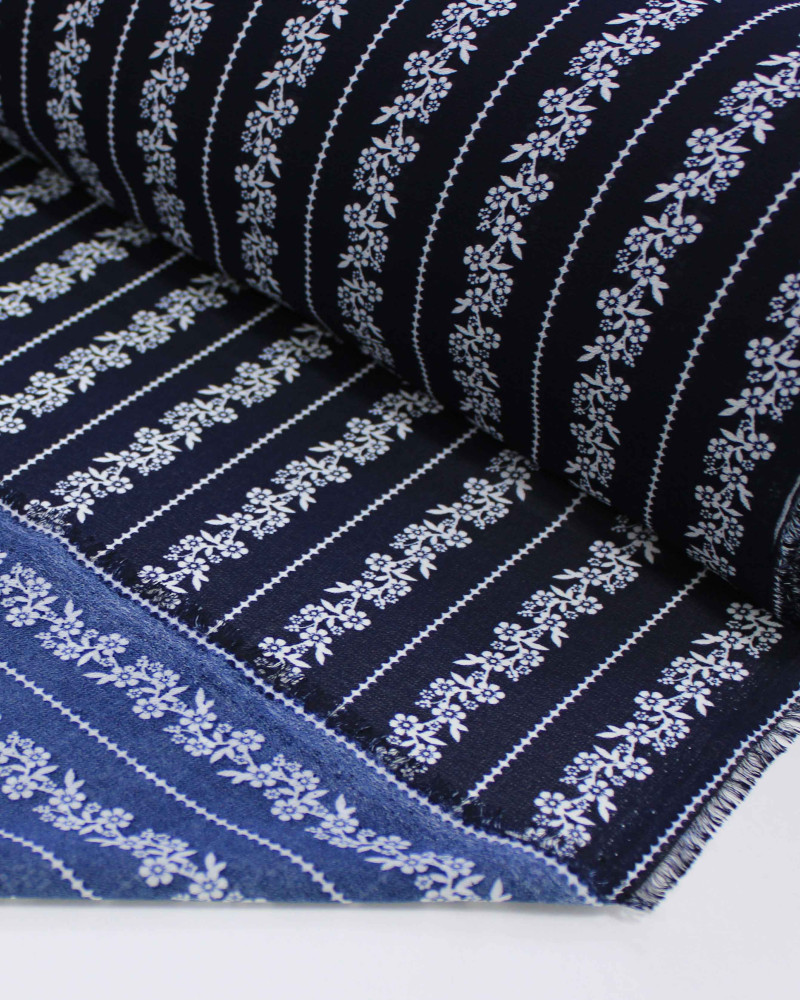 Tecido Crepe Chiffon Grosso Micro Flores em Listras Branco e Preto