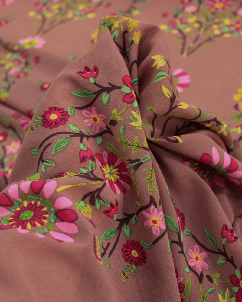 Tecido Crepe Chiffon Grosso Buquês Florais Colorido e Castanho