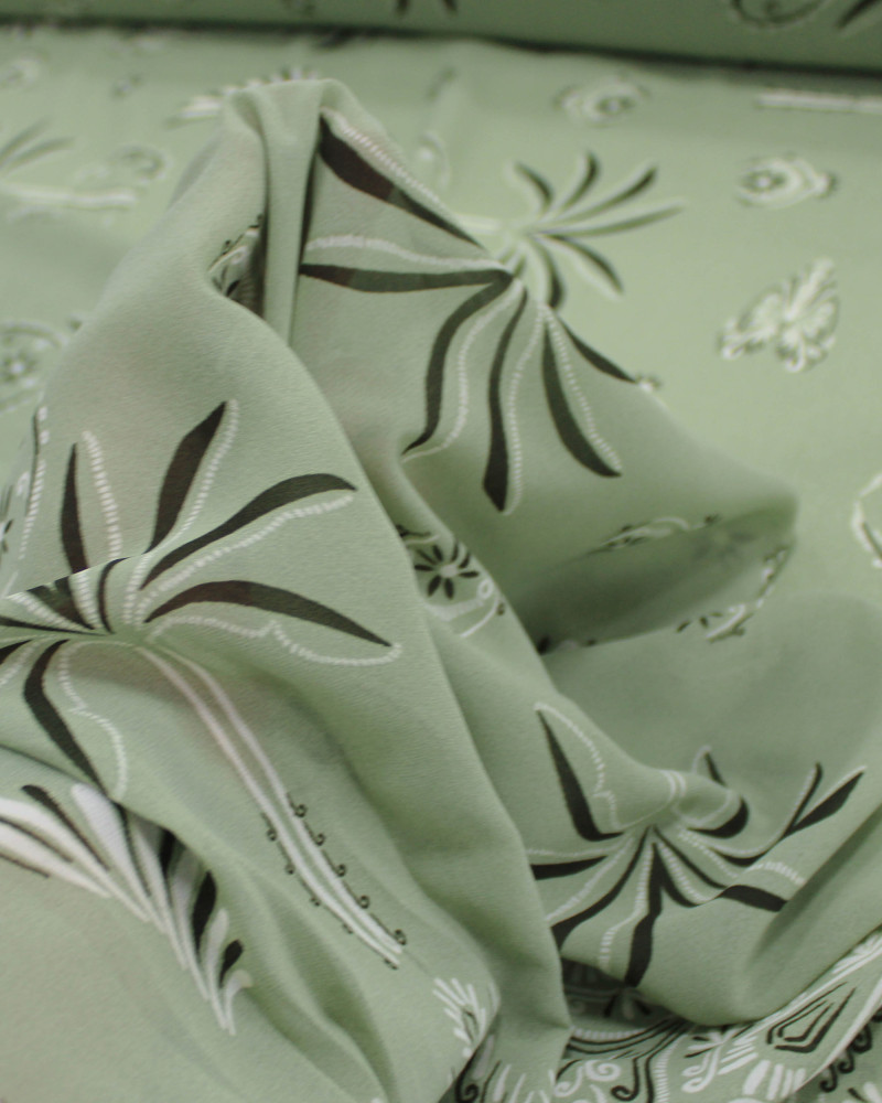 Tecido Crepe Chiffon Grosso Barrado Duplo Arabescos e Palmeiras Creme e Tons de Verde