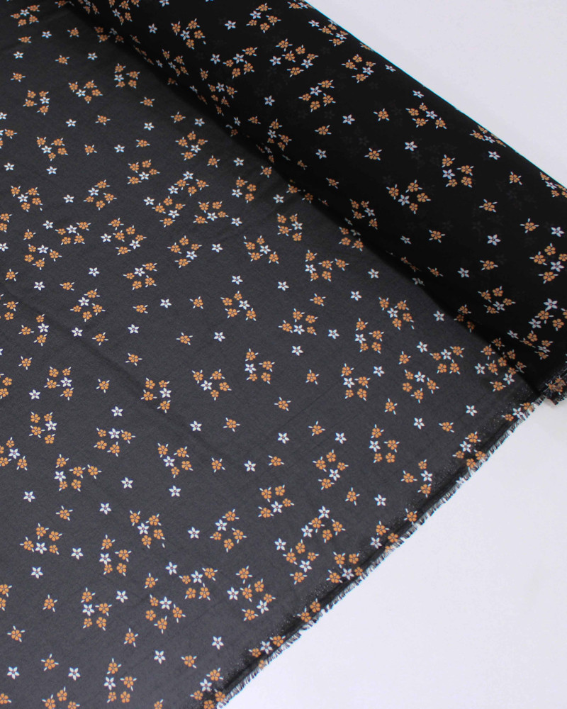 Tecido Crepe Chiffon Grosso Micro Flores Laranja, Branco e Preto