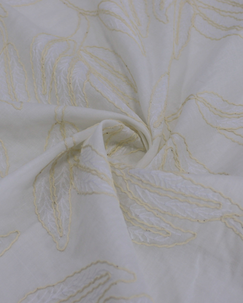 Tecido Cambraia Bordada Ramos de Folhas Branco e Offwhite