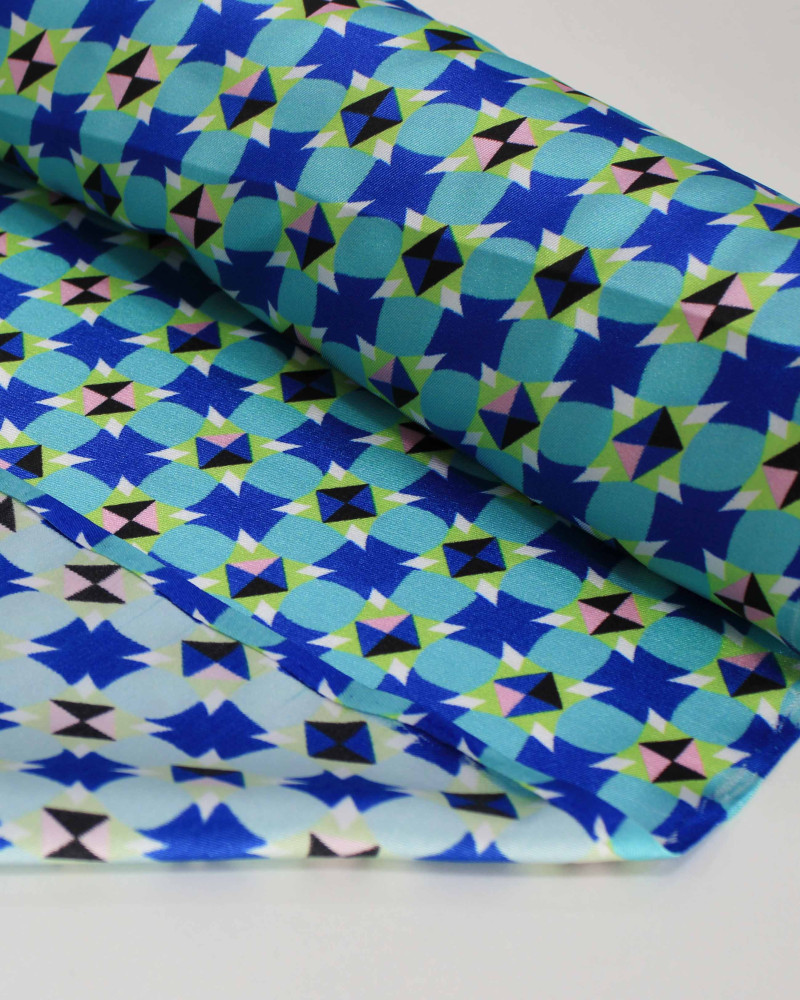 Tecido Crepe Silk Italiano Micro Estampa Geométrica Colorido e Tons de Azul