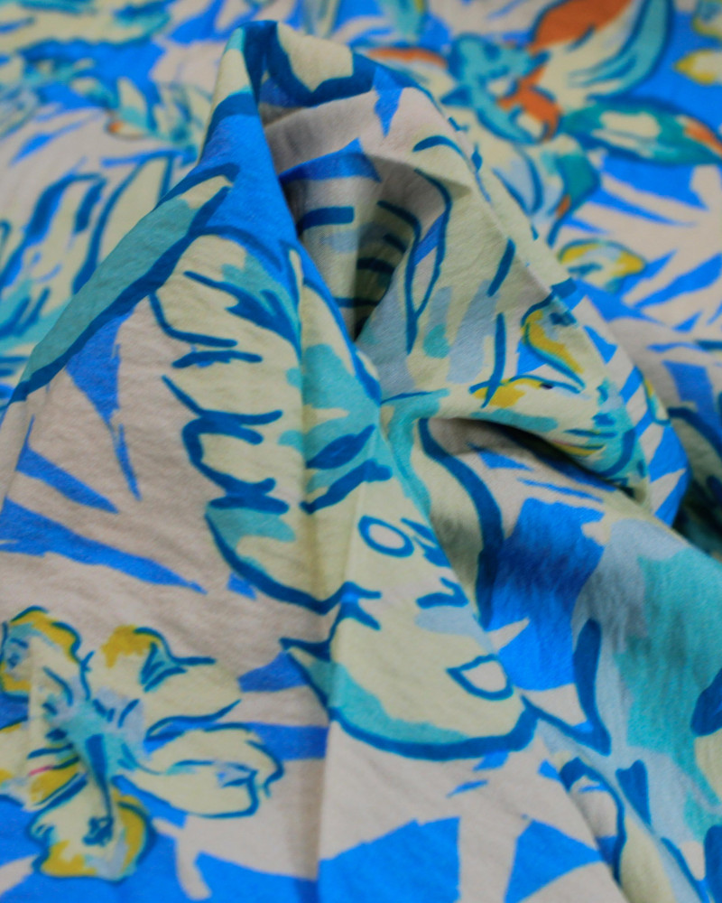 Tecido Viscose Mista Italiano Campo de Folhas Colorido e Azul (Com Leves Defeitos)