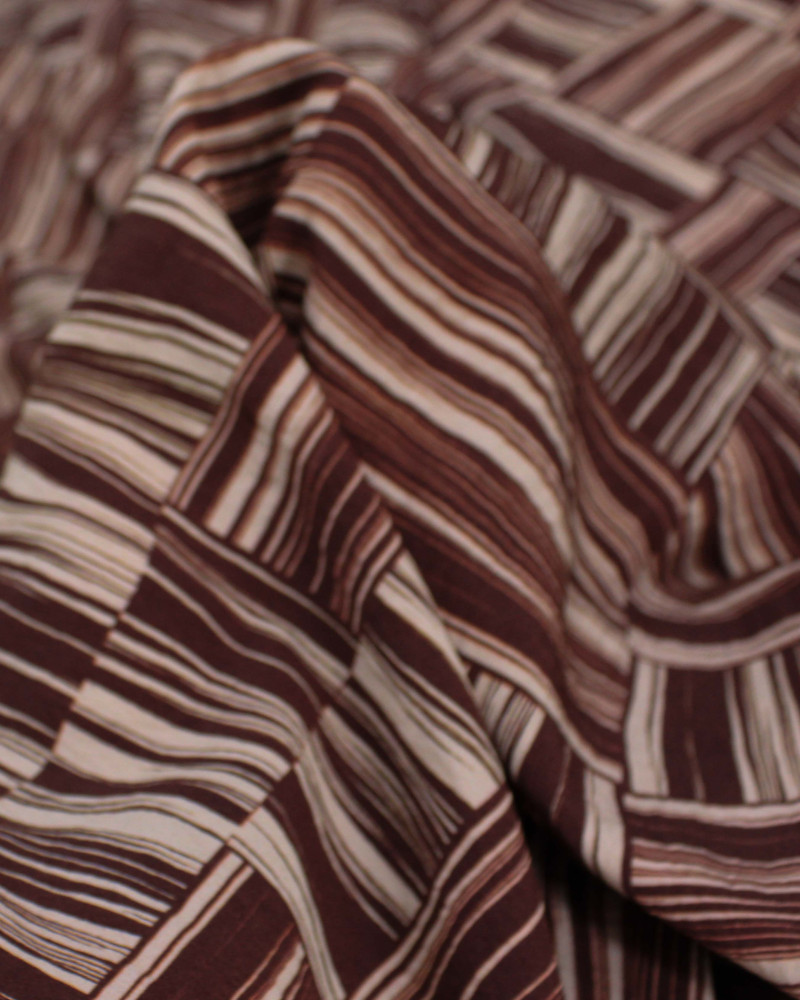 Tecido Viscose Mista Italiano Estampa Geométrica Irregular em Listras Bege e Marrom
