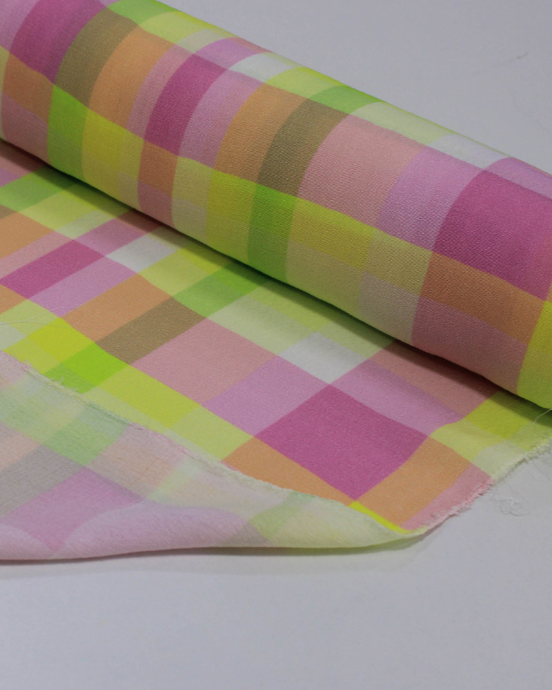 Tecido Crepe de Viscose Italiano Quadriculado Candy Color