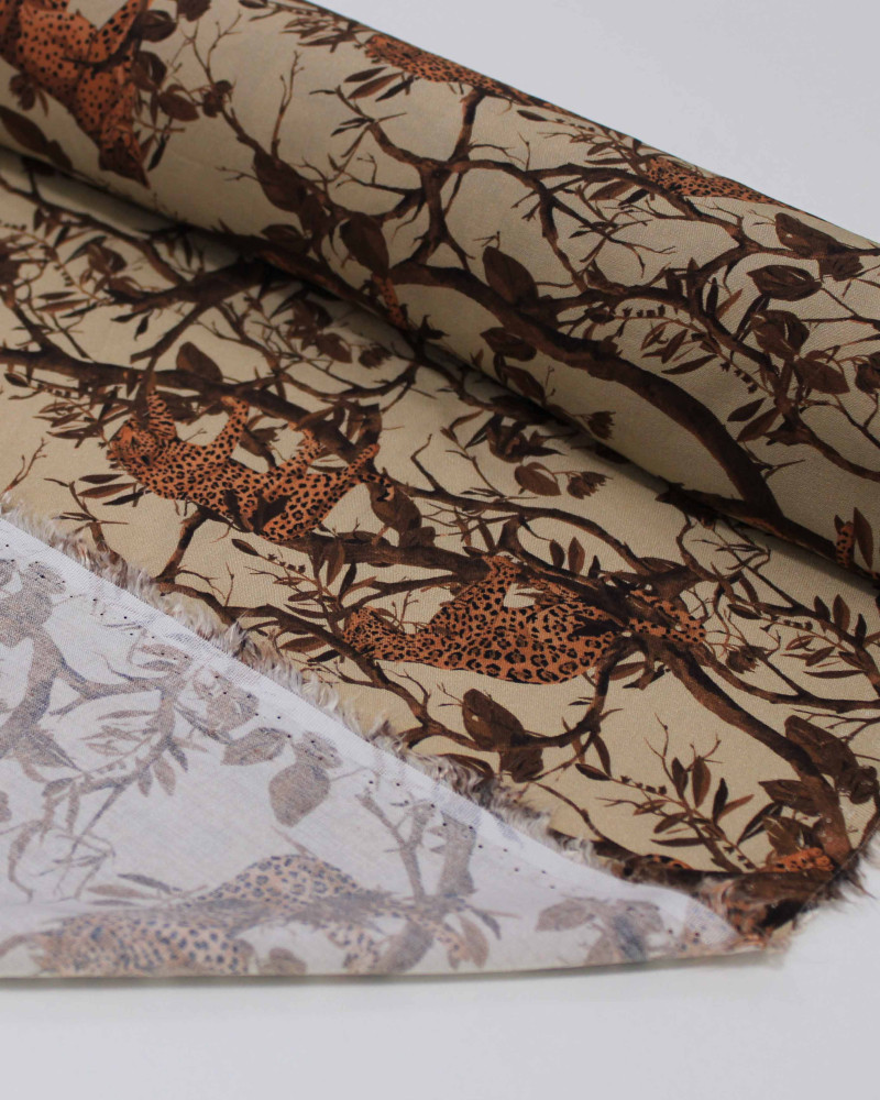 Tecido Viscose Italiano Leopardos em Galhos Laranja, Marrom e Bege
