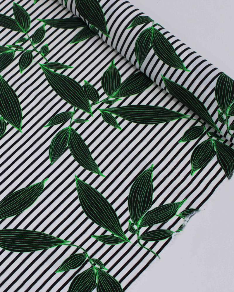 Tecido Crepe de Viscose Italiano Ramos em Listras Verde, Preto e Branco