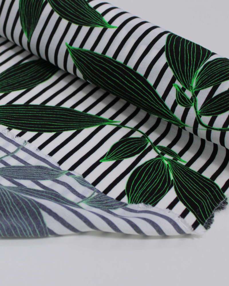 Tecido Crepe de Viscose Italiano Ramos em Listras Verde, Preto e Branco
