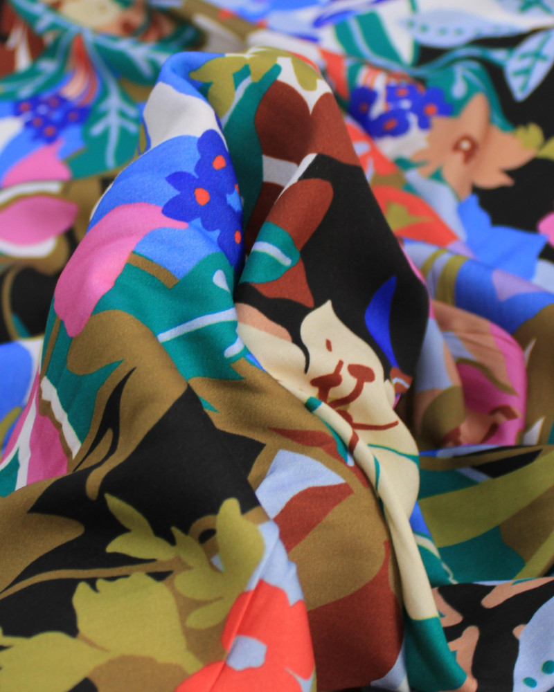 Tecido Viscose Italiano Campo Floral Abstrato Colorido