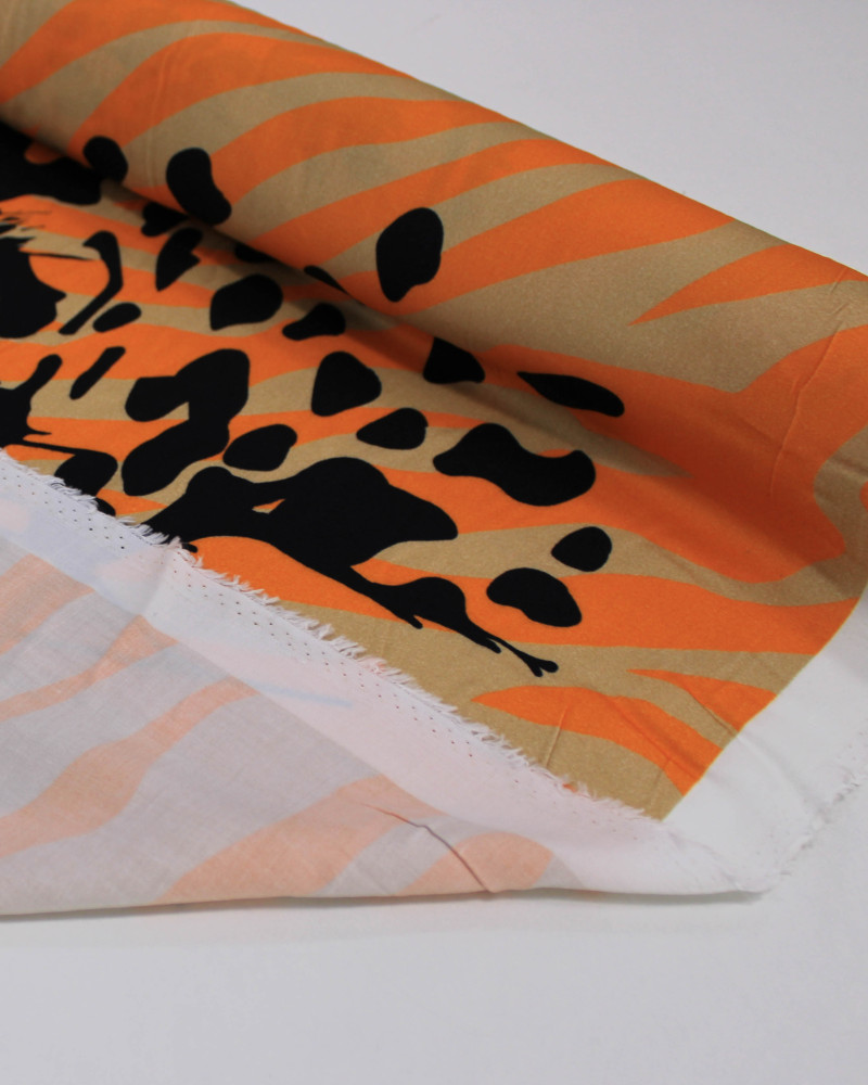 Tecido Viscose Italiano Macro Onças e Animal Print em Listras Preto, Laranja e Bege
