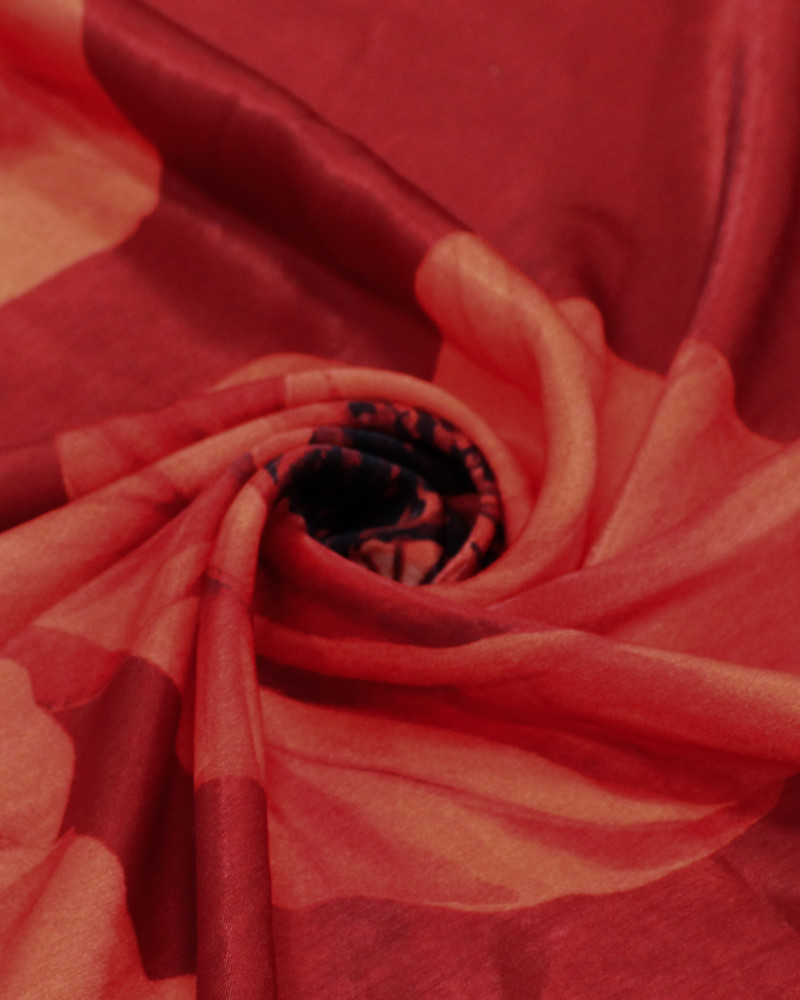 Tecido Crepe Silk Italiano Macro Flores Tons de Vermelho