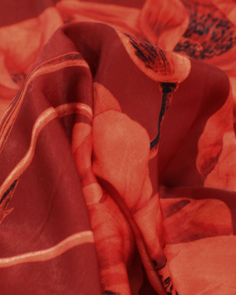Tecido Crepe Silk Italiano Macro Flores Tons de Vermelho