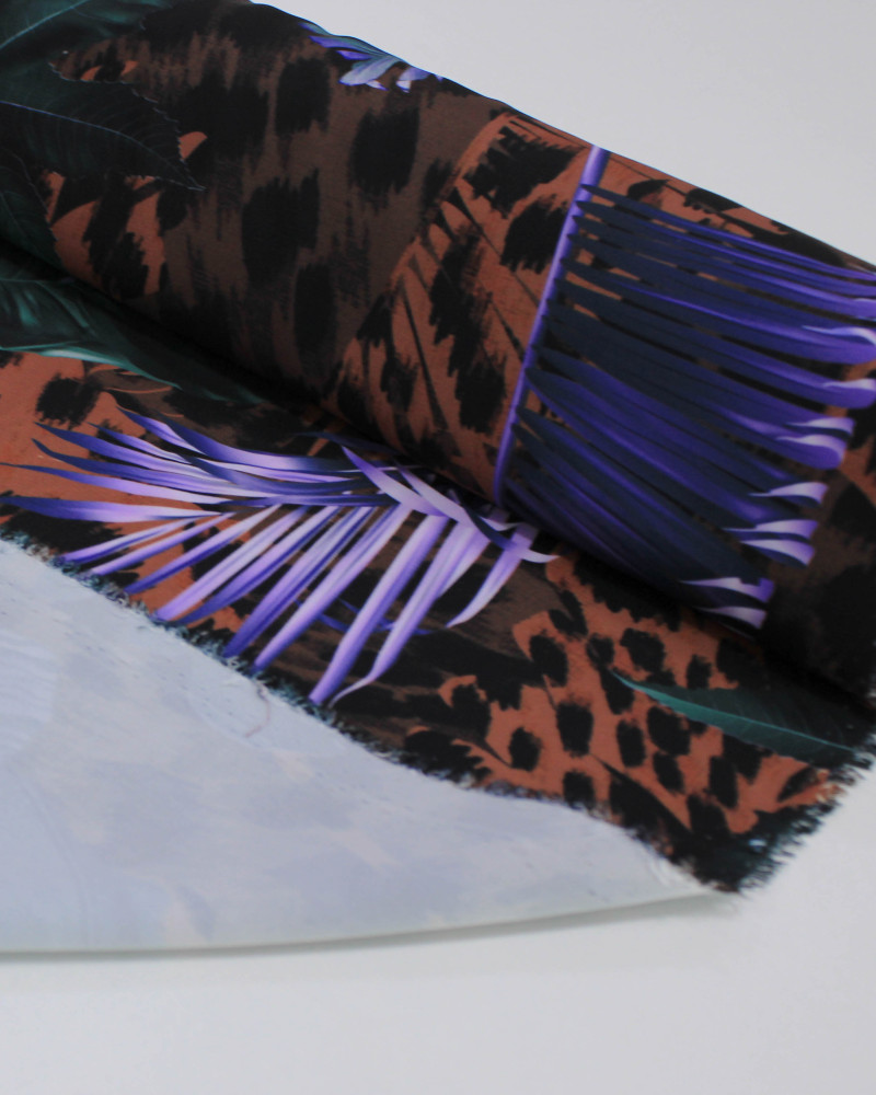 Tecido Alfaiataria Italiano Multi Estampa Folhas e Animal Print 