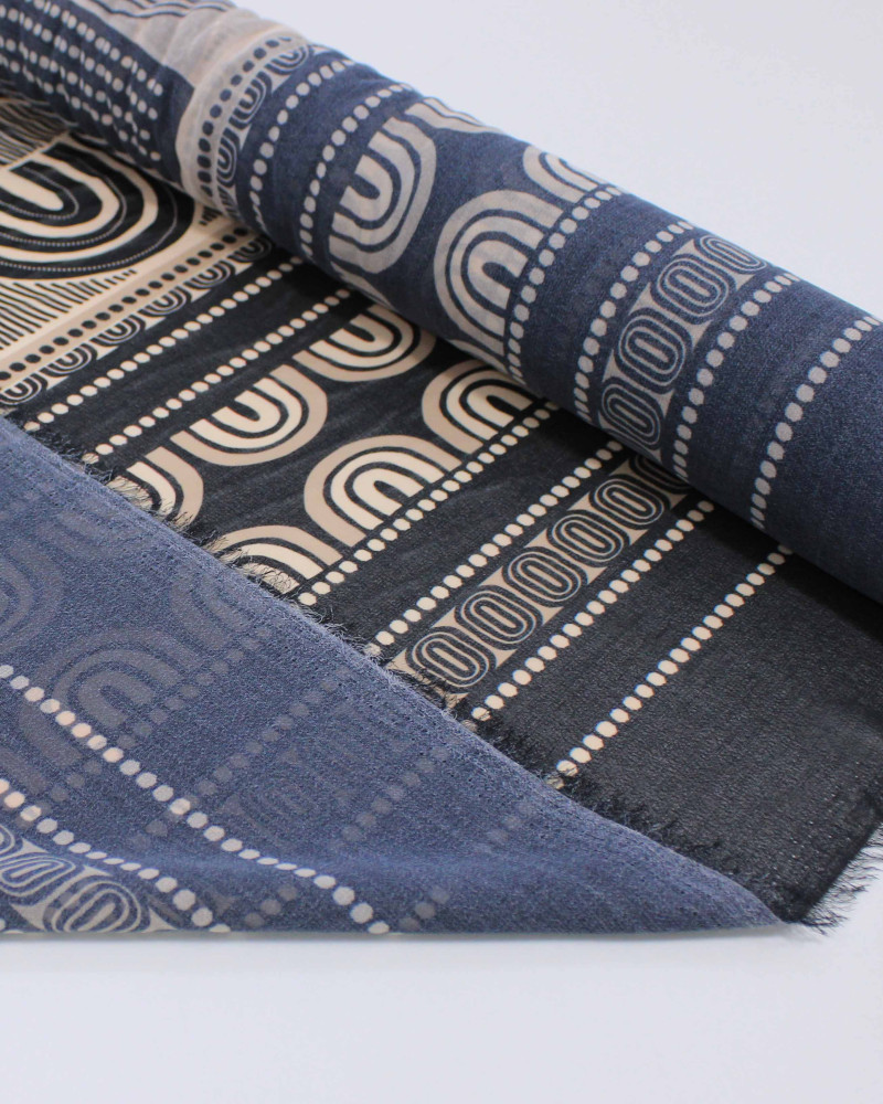 Tecido Crepe Chiffon Italiano Barrado Duplo Estampa geométrica em Listras Preto e Bege