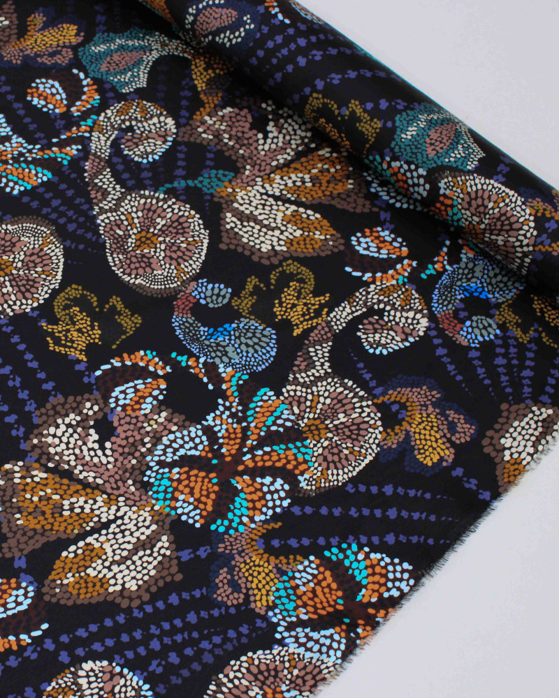 Tecido Crepe Silk Italiano Cashmere Floral em Pingos Coloridos e Preto