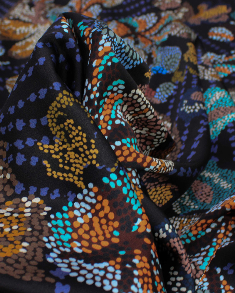 Tecido Crepe Silk Italiano Cashmere Floral em Pingos Coloridos e Preto