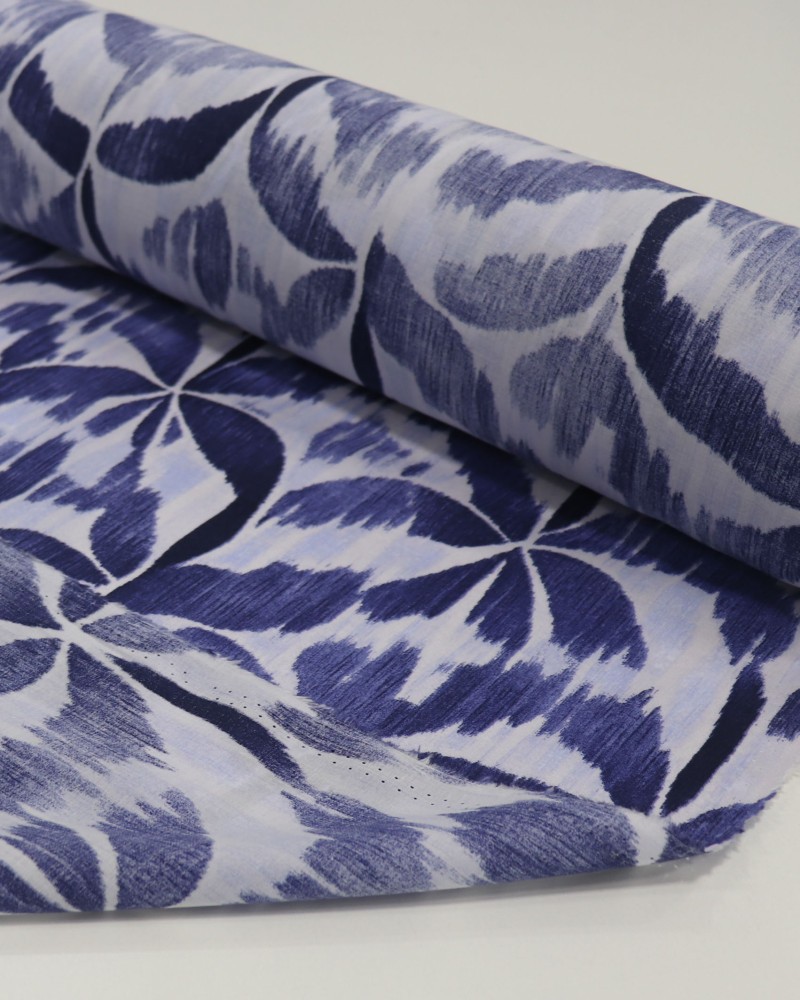 Tecido Cambraia de Algodão Coqueiros em Desfoque Tons de Azul