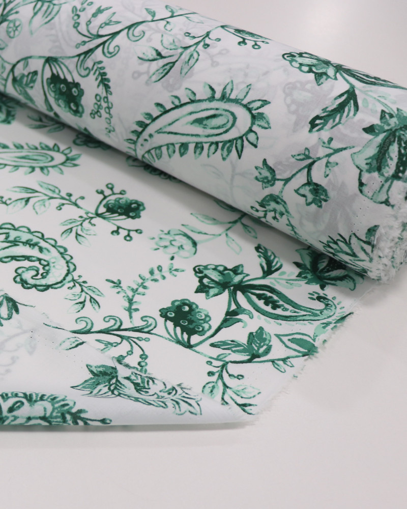 Tecido Cambraia de Algodão Ramos em Cashmere Branco e Verde